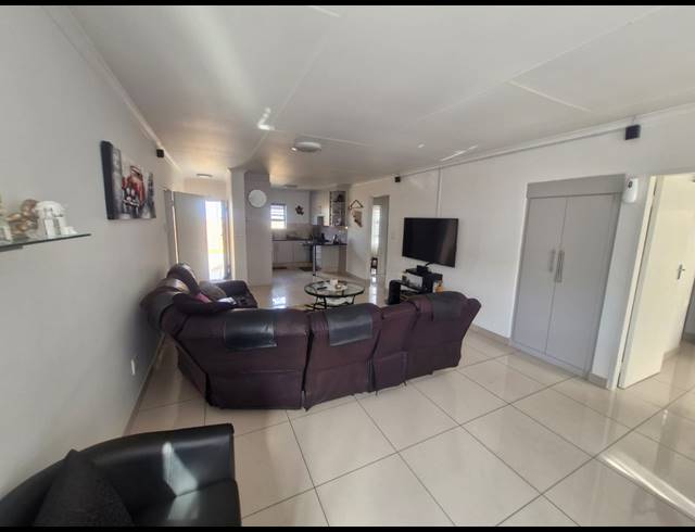 3 BEDROOM TOWNHOUSE TO LET IN PARKRAND